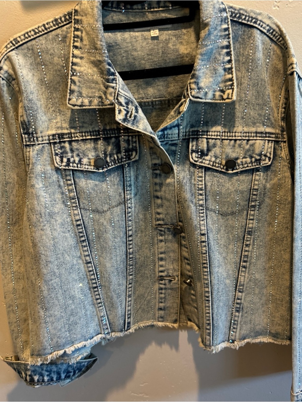 Veveret Acid Wash Rhinestone Denim Jacket Womens Large Blue Cropped Raw Hem - Picture 1 of 11